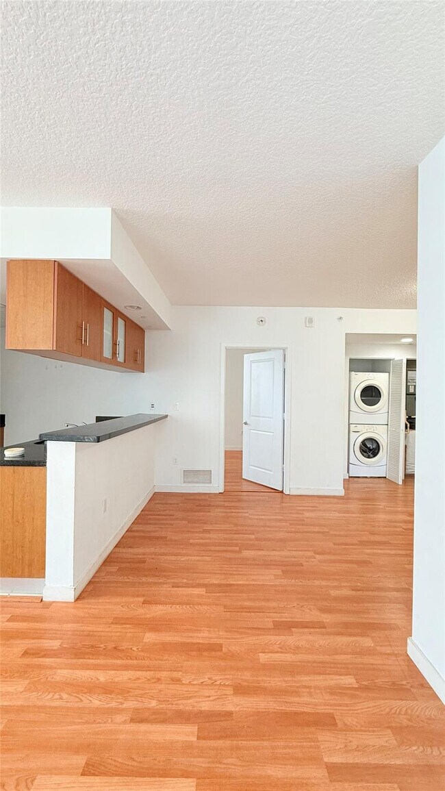 Photo - 601 NE 23rd St Unit 902