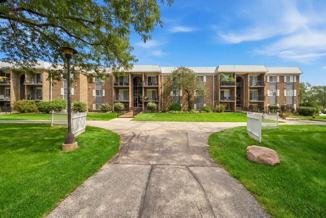 Building Photo - 1531 N Windsor Dr