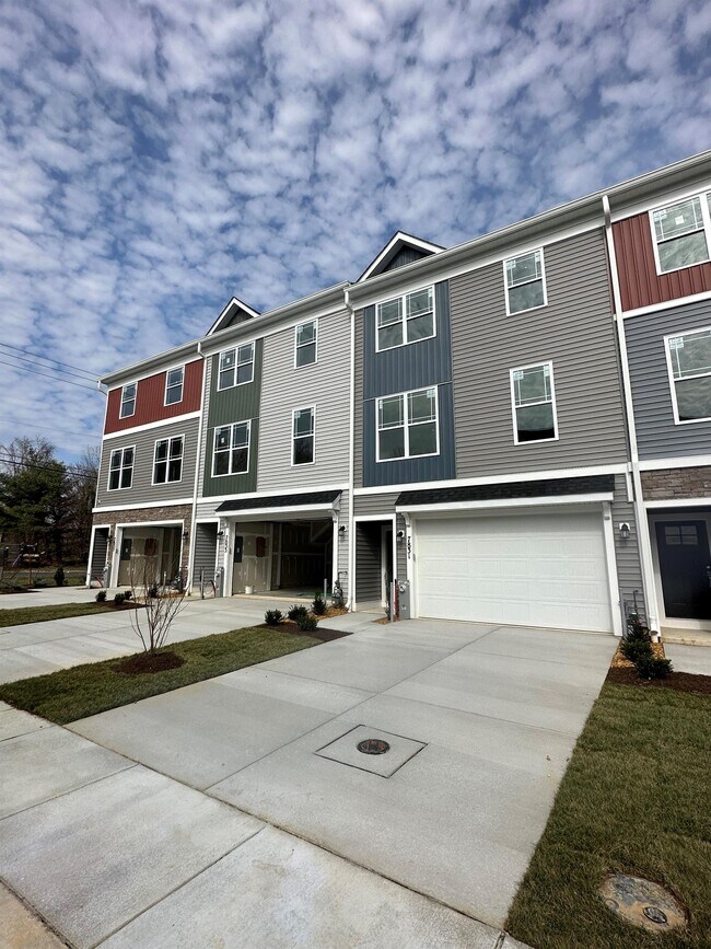 Photo - 7831 Wolf Run Ln