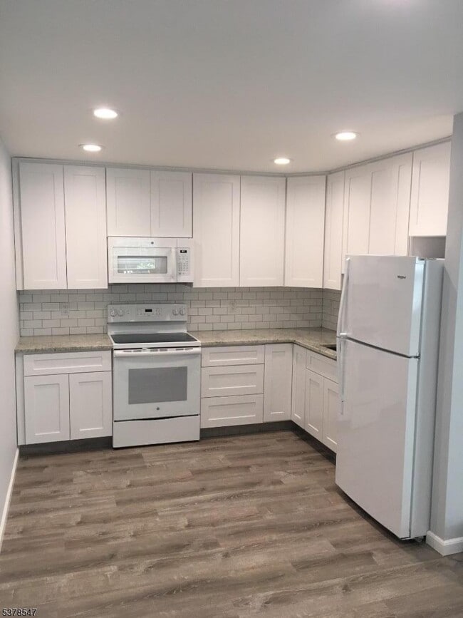 Building Photo - 50 Pittstown Rd Rental