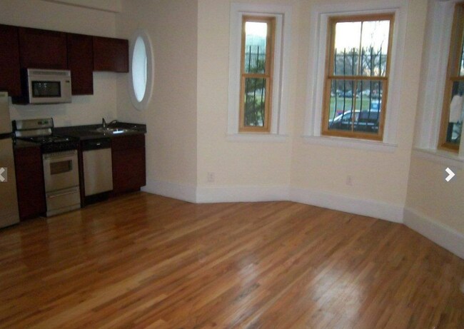 Photo - 214 Hemenway St