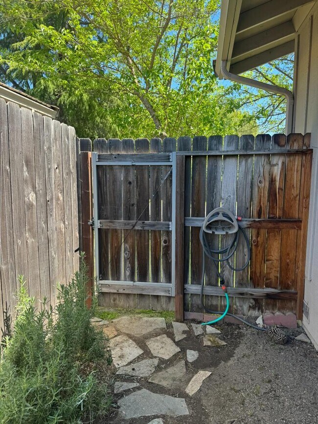 Photo - 300 Shafer Ln