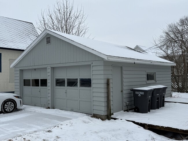 Photo - 1003 Ontario Ave