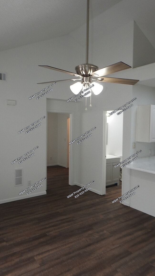 Photo - Adorable 2 bedrooms and 1 bath home located on N Drury Ave in Kansas City, MO