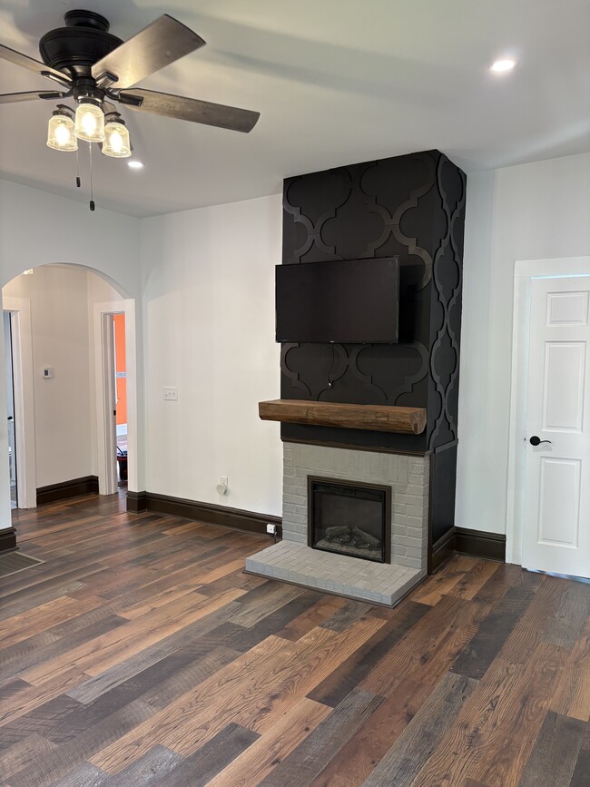 Photo - 53 Lincoln Ave W