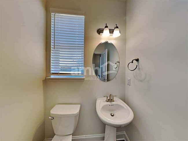 Photo - 50 Pointe Dr