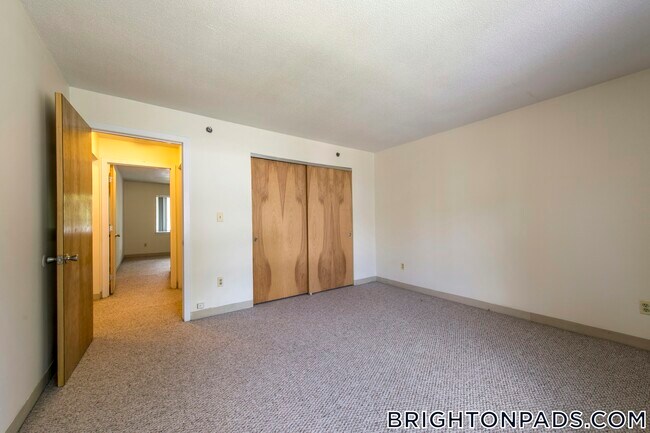 Photo - 142 N Beacon St Unidad A1