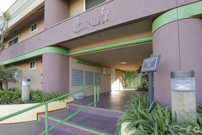 Flamingo Apartments - Flamingo Apartments