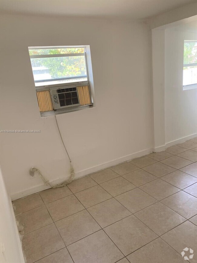 Building Photo - 517 NW 1st Ave Unit 1-4 Rental