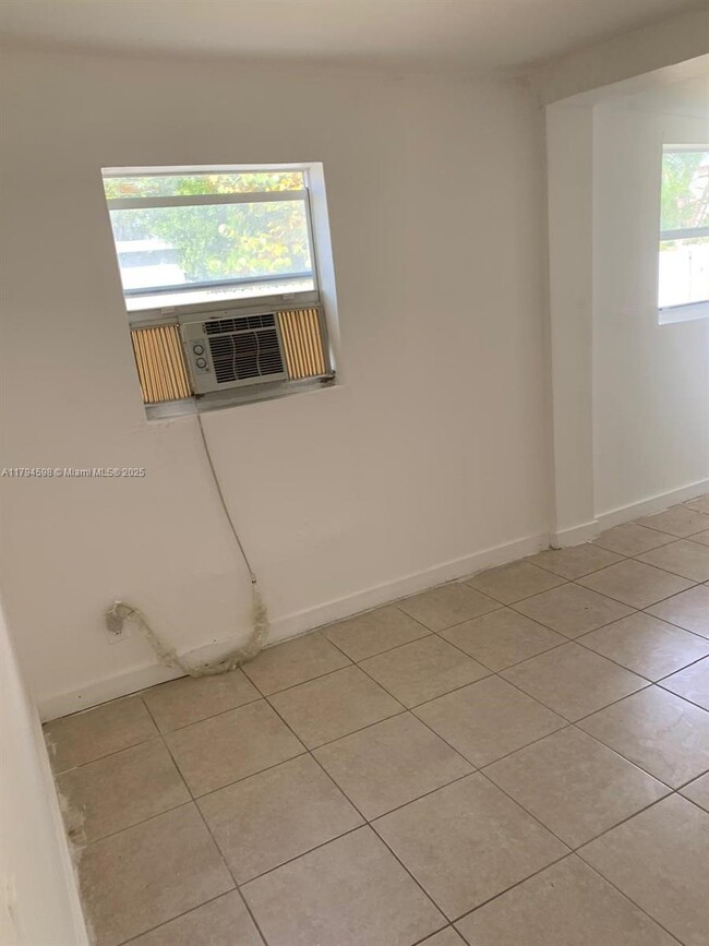 Photo - 517 NW 1st Ave Apartment Unit 1-4