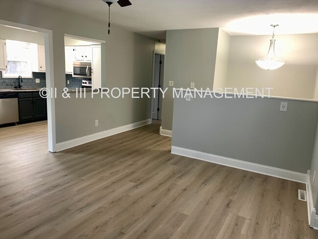 Photo - 815 E Johnston St