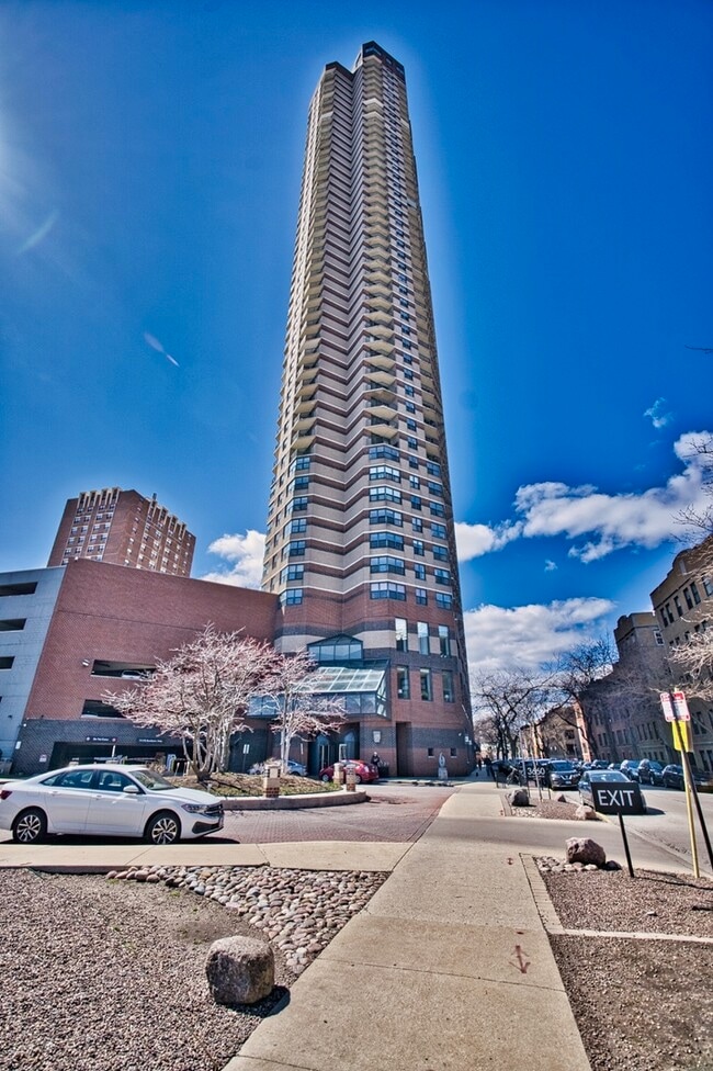 3660 N Lake Shore Dr Unit 2106
