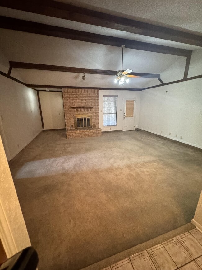 206 Redwood Cir