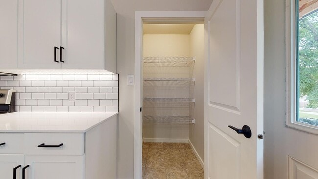 Photo - 206 Yale Ave E