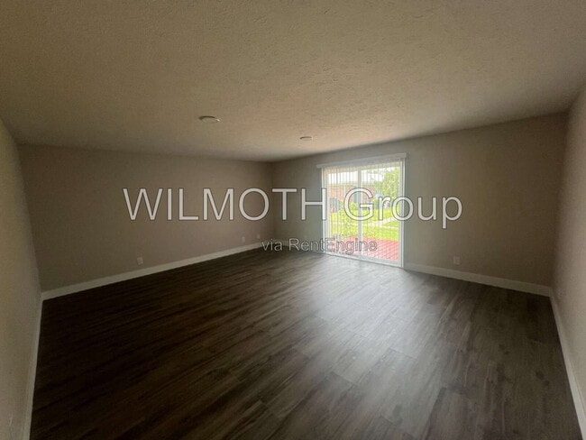 Photo - 939 W McKay Rd
