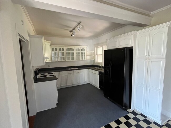 1511 N Main St