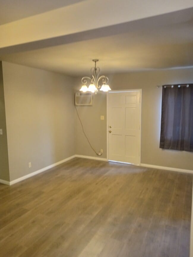 Photo - 11619 Archwood St Unidad 11619