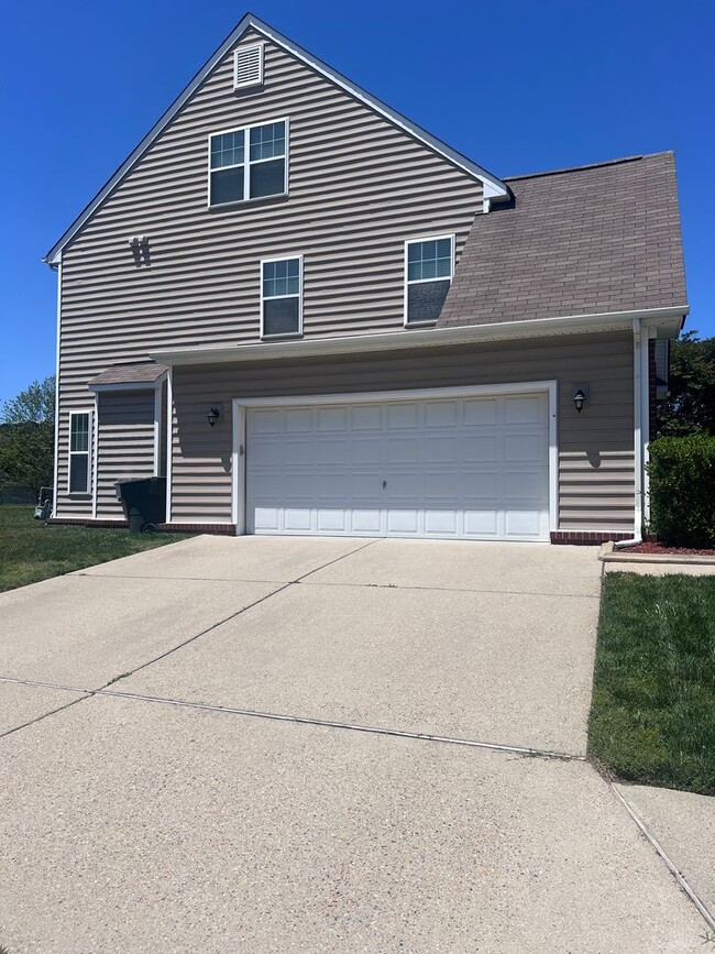 Photo - 13 Hampshire Glen Pkwy