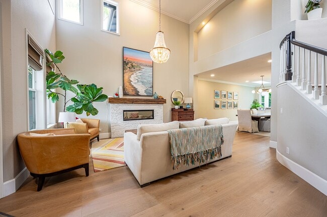 Photo - 341 Calle de Adele