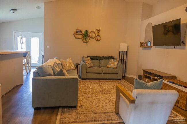 Photo - 616 Reservation Ave