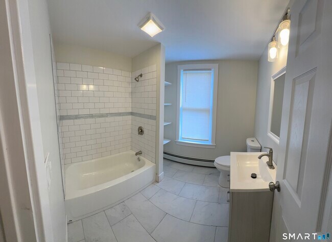 Photo - 706 George St