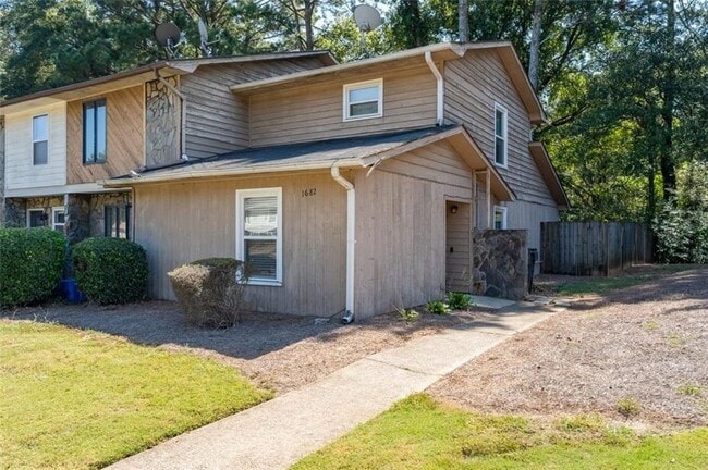 Photo - 1682 Wynndowne Trail