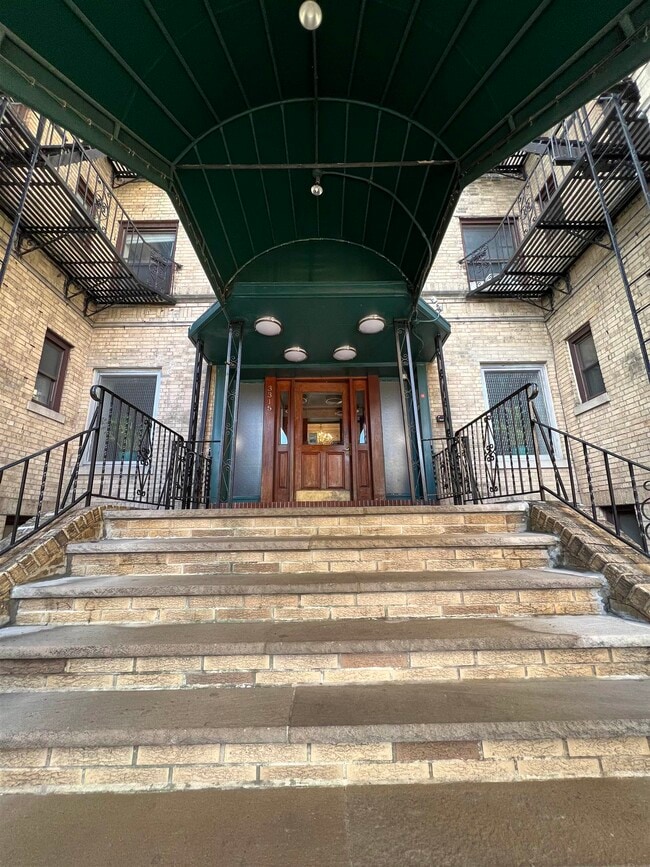 Building Photo - 3315 Pleasant Ave Unit 219