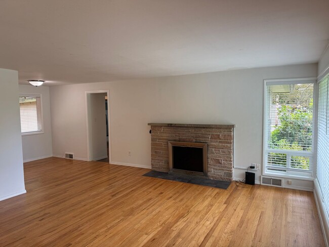Photo - 3 Bedroom + 1.5 Bath +Family Room Kirkland $3100 per Month