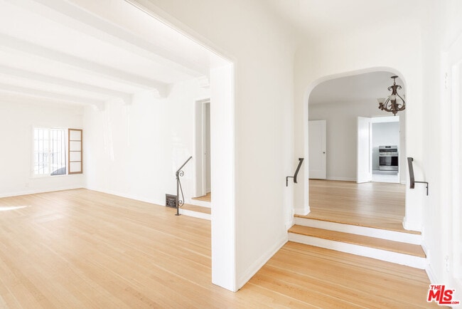 Photo - 165 S Mansfield Ave