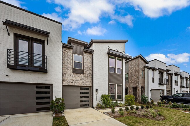 Photo - 16631 Lake Austin St