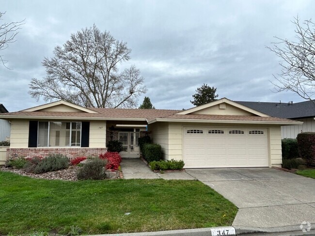 Building Photo - Charming 3bd/2ba Golf Course in Oakmont! Rental