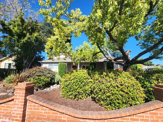 Photo - Charming 2 Bedroom, 2 Bathroom Home in Redwood City Unidad #A