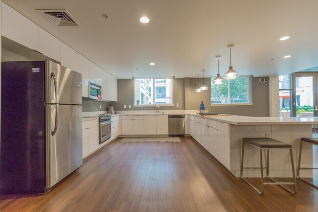 Modern Clubhouse - The Linden