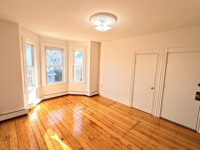 Photo - 90 Wenham St Unit 2