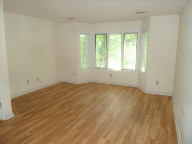 Building Photo - Nice 2br 2ba townhome-style condo in Mill ...