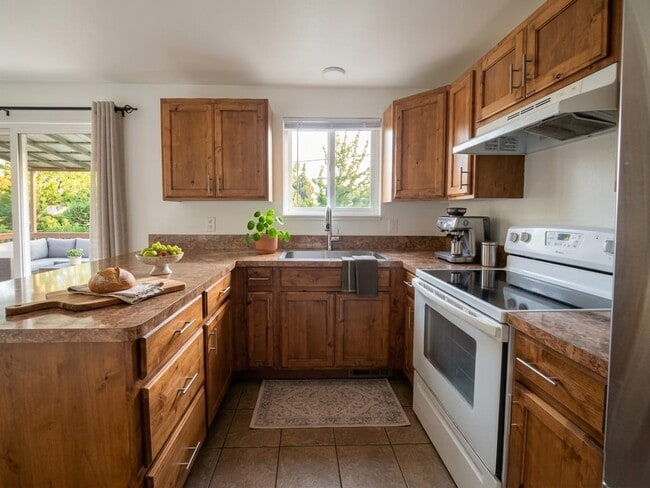 Kitchen - 1779 N 550 W Unit 1779 N 550 W A