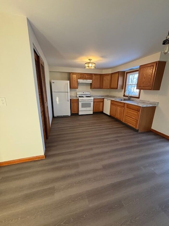 Building Photo - 6463 Wells Dr Unit 6463