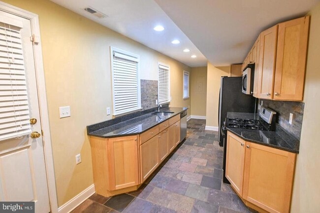 Photo - 21 S Chapel St