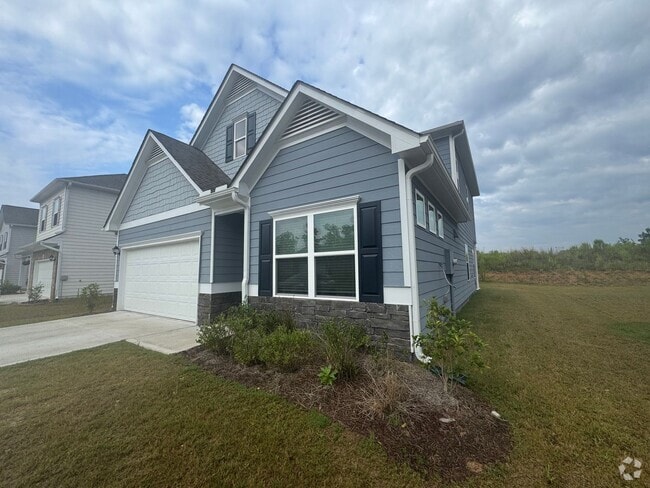 Building Photo - Newer 3/2.5 House in Armuchee- $2,200