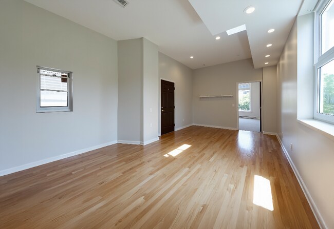 Photo - 4106 S Lake Park Ave Unit 2