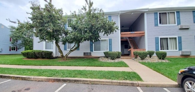Building Photo - Centrally located, elegantly updated 2-bedroom & 1-bath 1st fl condo