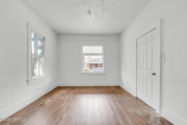 Photo - 2106 Moncrief Rd