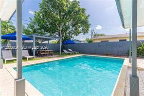 Photo - 6452 Custer St