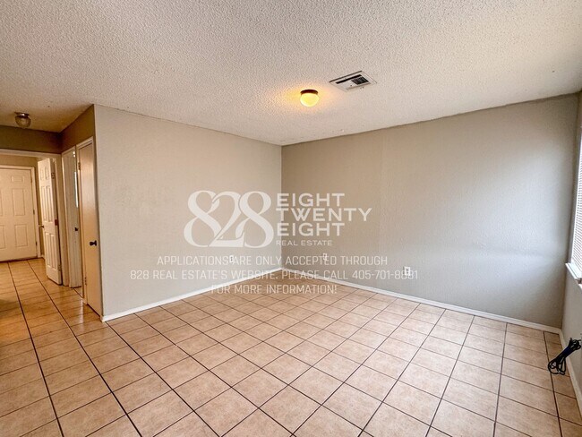 Photo - *NOW AVAILABLE!* 2 Bed/1 Bath Tri-plex Home in Noble Unit 614 S 7th St