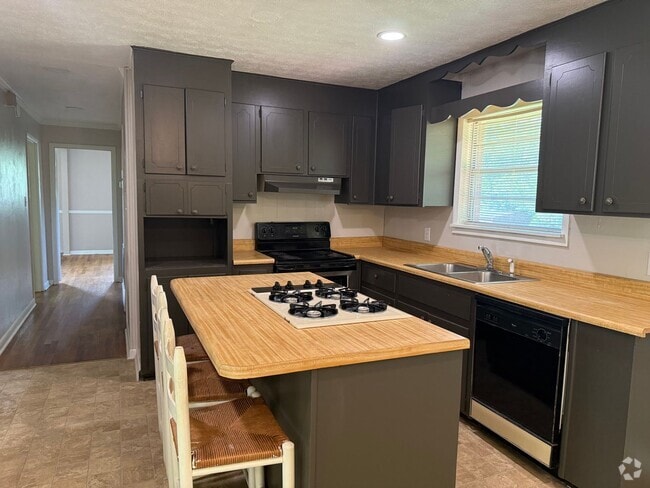 Building Photo - 3006 Lakewood Dr Rental