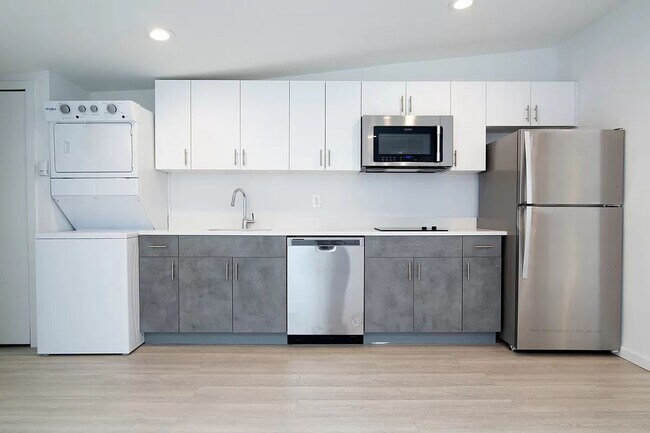 Photo - 369 W 36th St. Unidad 2B