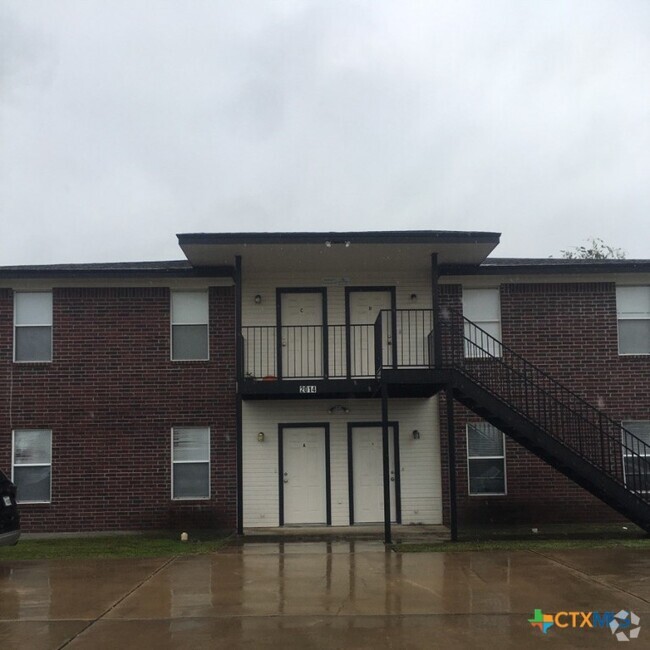 Building Photo - 2014 Cedarhill Dr Unit C Rental