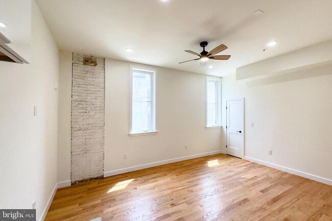 Building Photo - 101 W Trenton St Unit 2