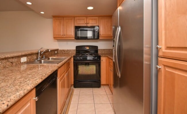 Photo - Beautiful condo blocks from the beach!