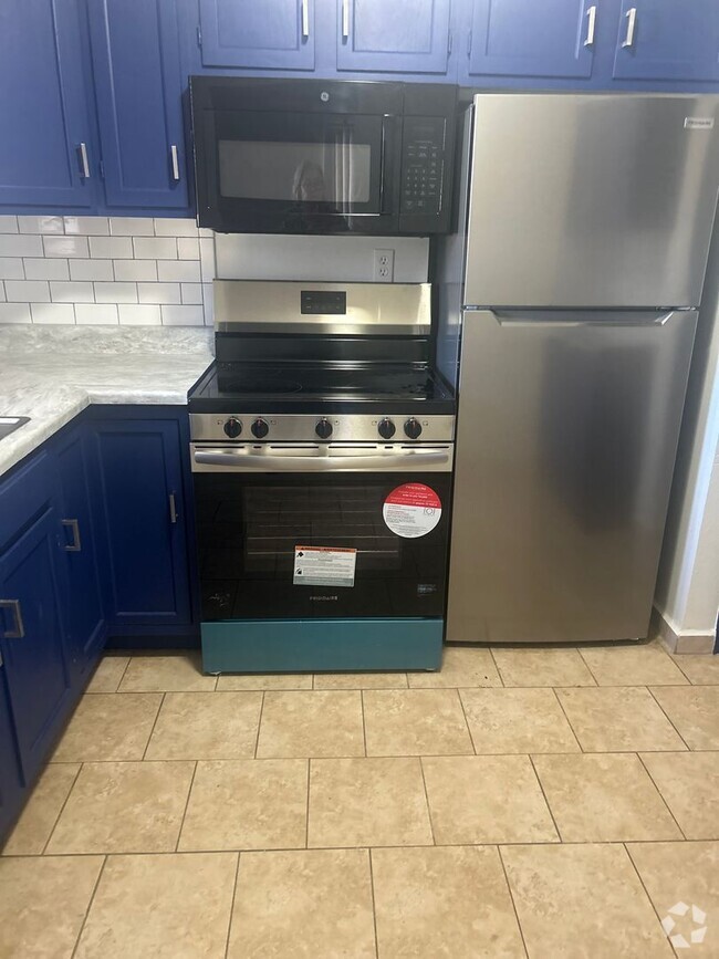 Building Photo - Great one bedroom on lower level! Unit 103 Rental